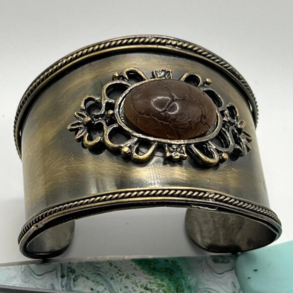 Vintage brass cuff with amber coloured stone 6” - Picture 4 of 6